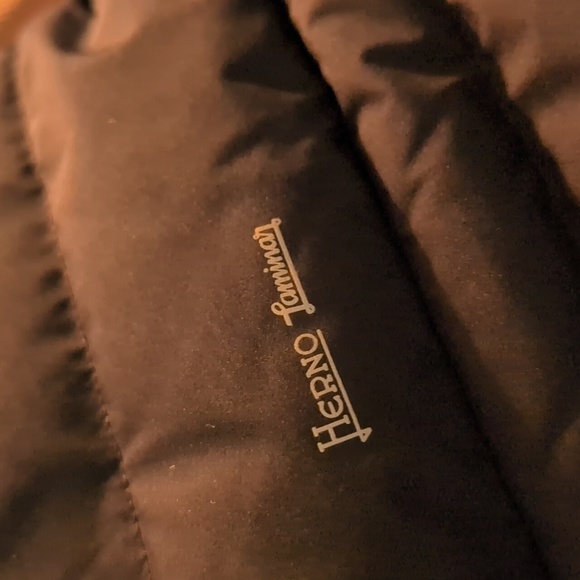 Herno Laminar - Quilted WINDSTOPPER Hooded Down Gilet - Black - Picture 7 of 8